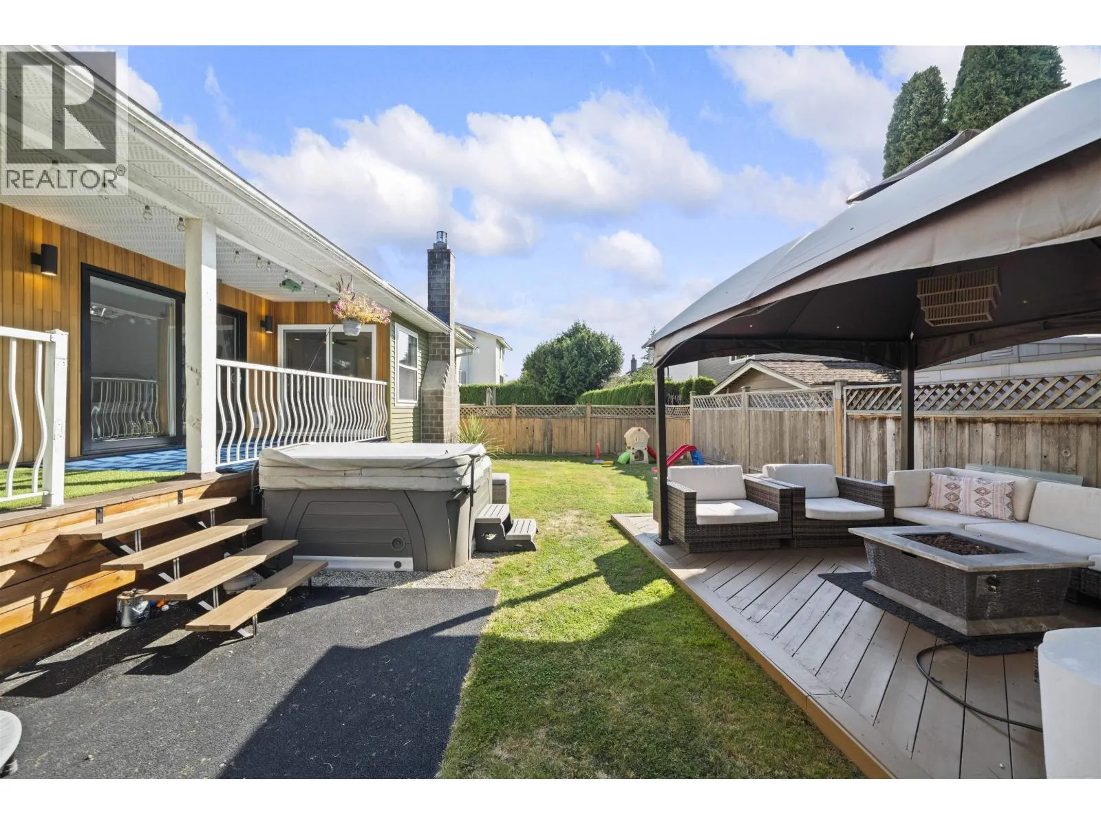 4939 LINDEN DRIVE