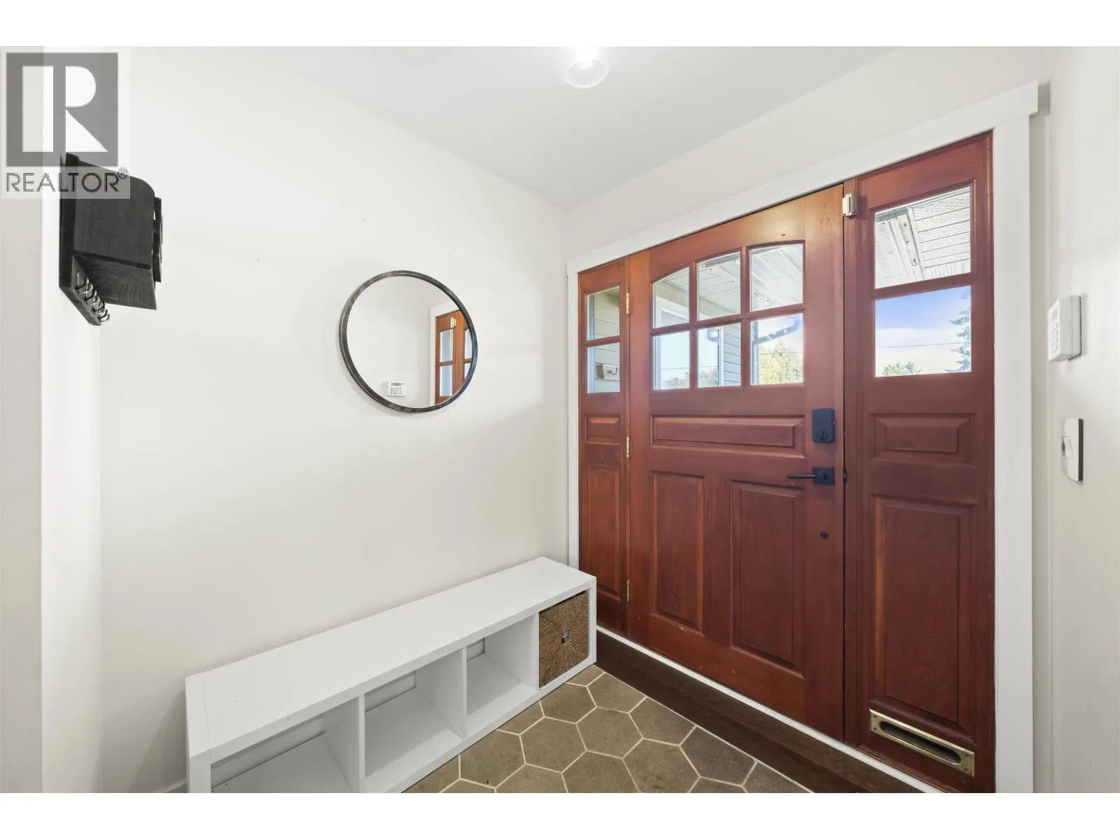 4939 LINDEN DRIVE