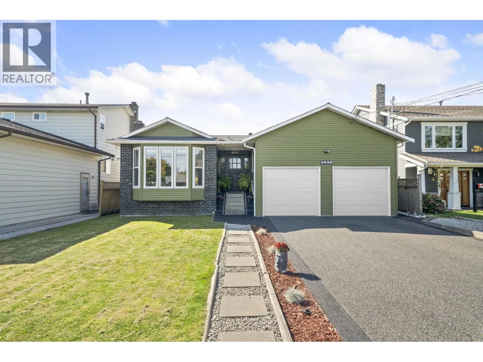 4939 LINDEN DRIVE