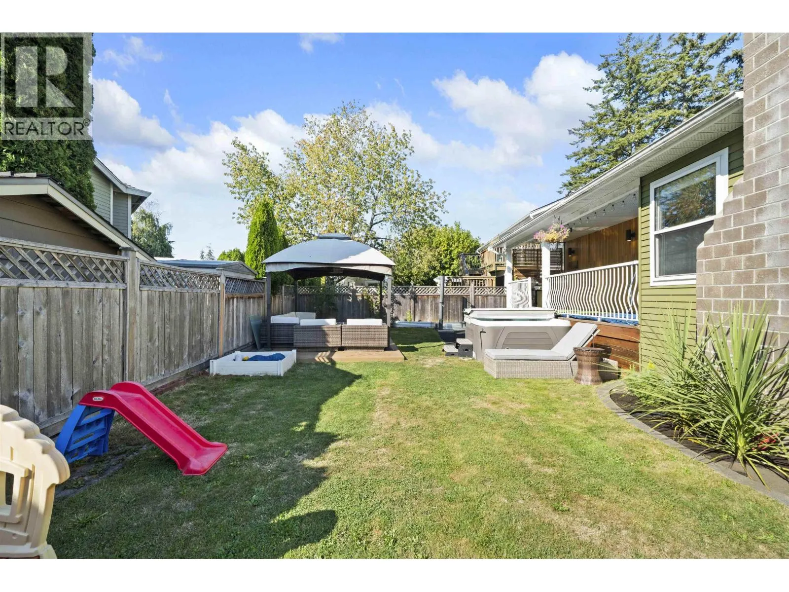 4939 LINDEN DRIVE