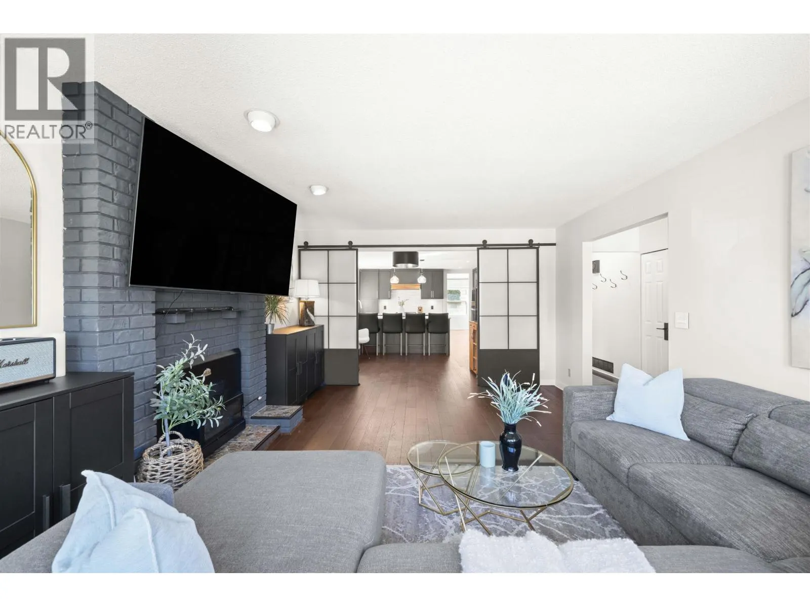 4939 LINDEN DRIVE