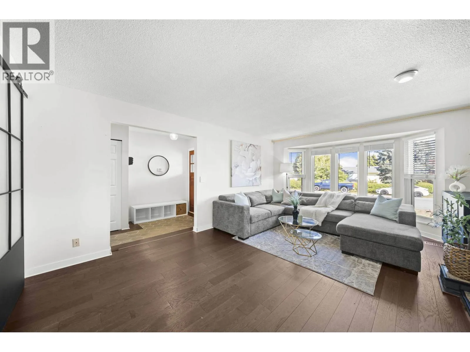 4939 LINDEN DRIVE