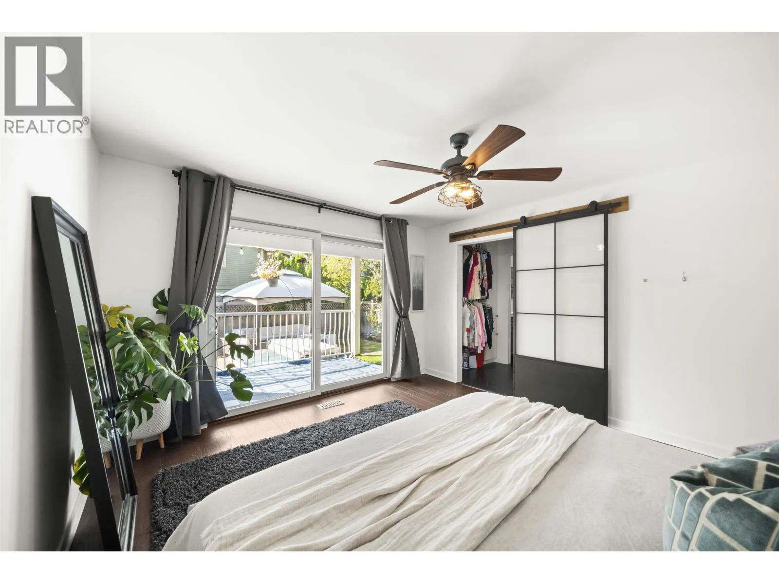 4939 LINDEN DRIVE