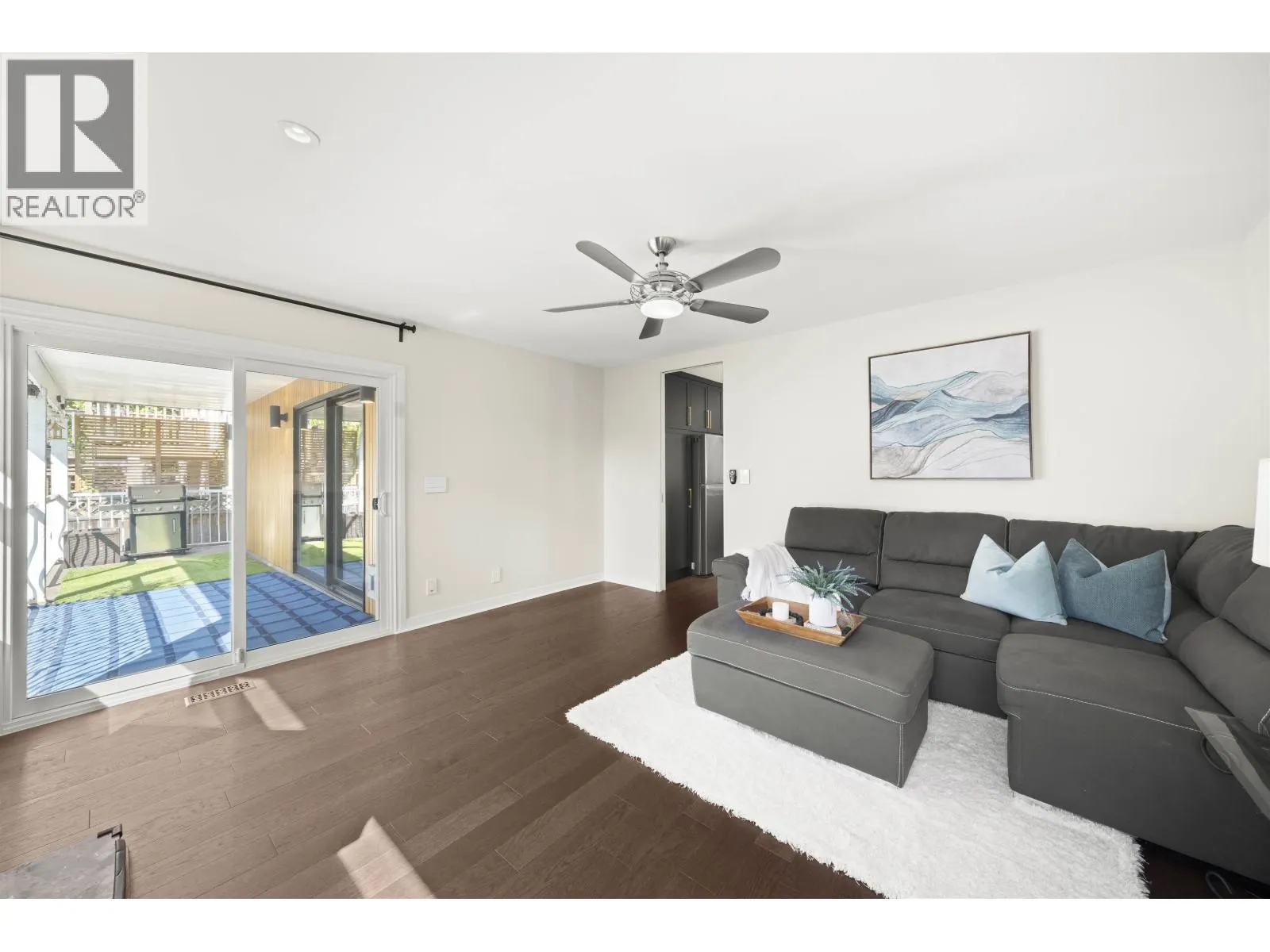4939 LINDEN DRIVE