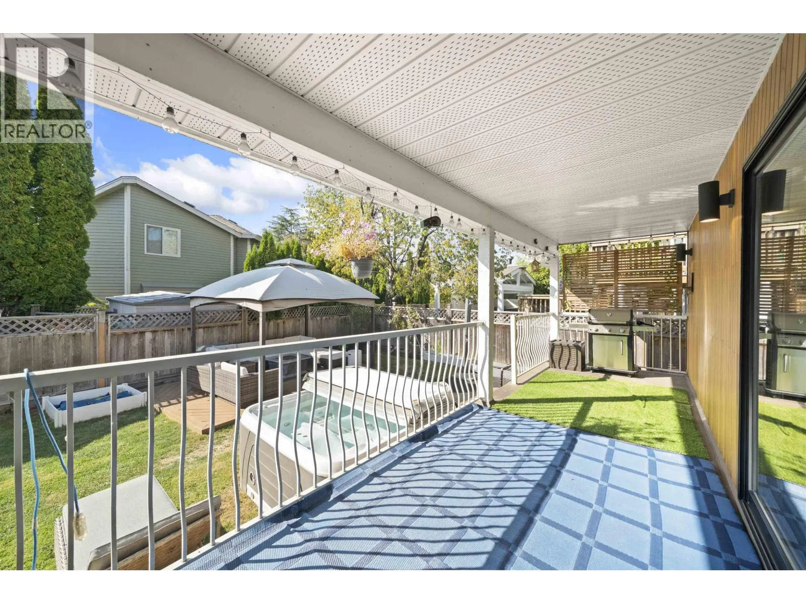 4939 LINDEN DRIVE
