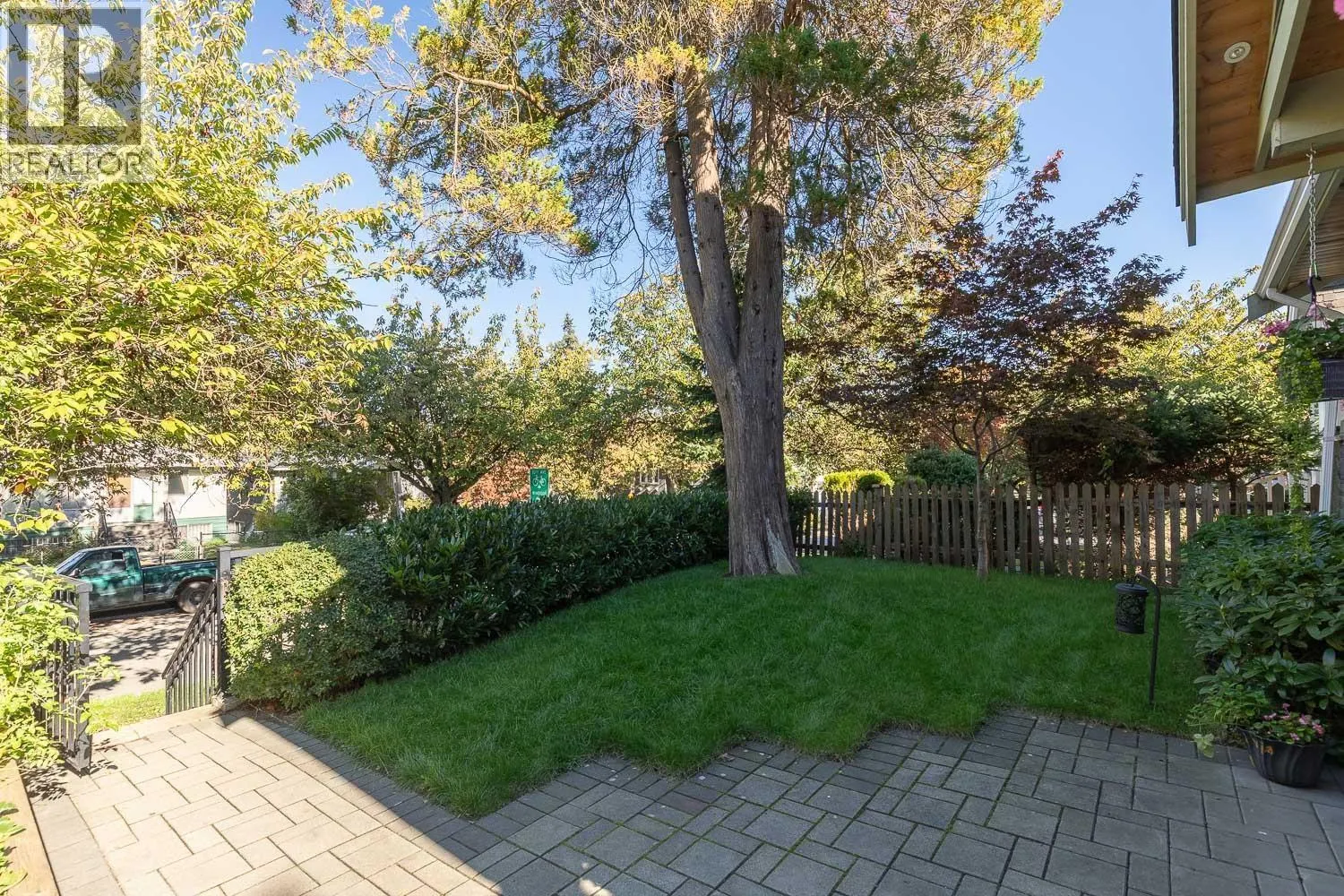 1082 E 10TH AVENUE