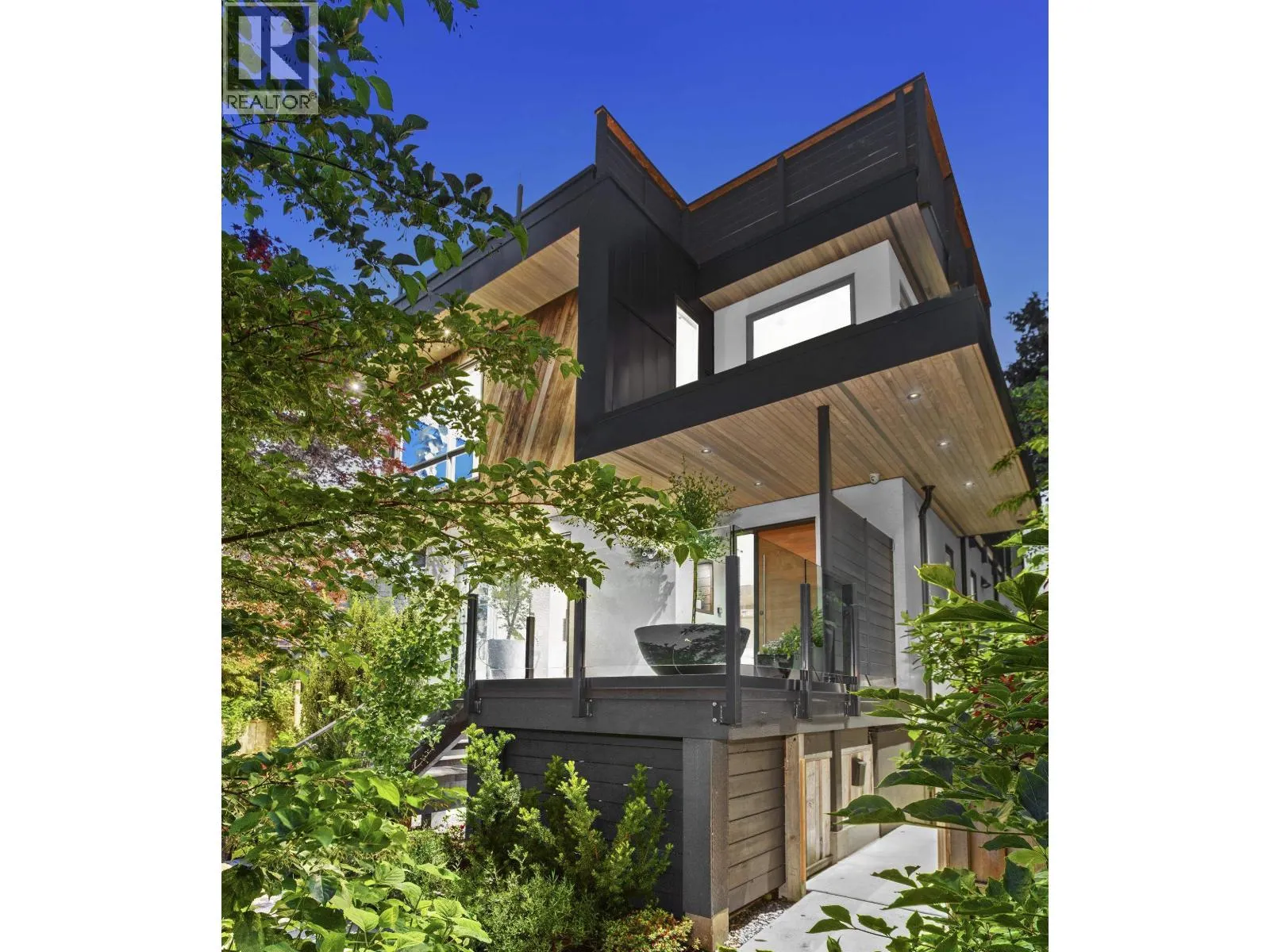 452 E 4TH STREET