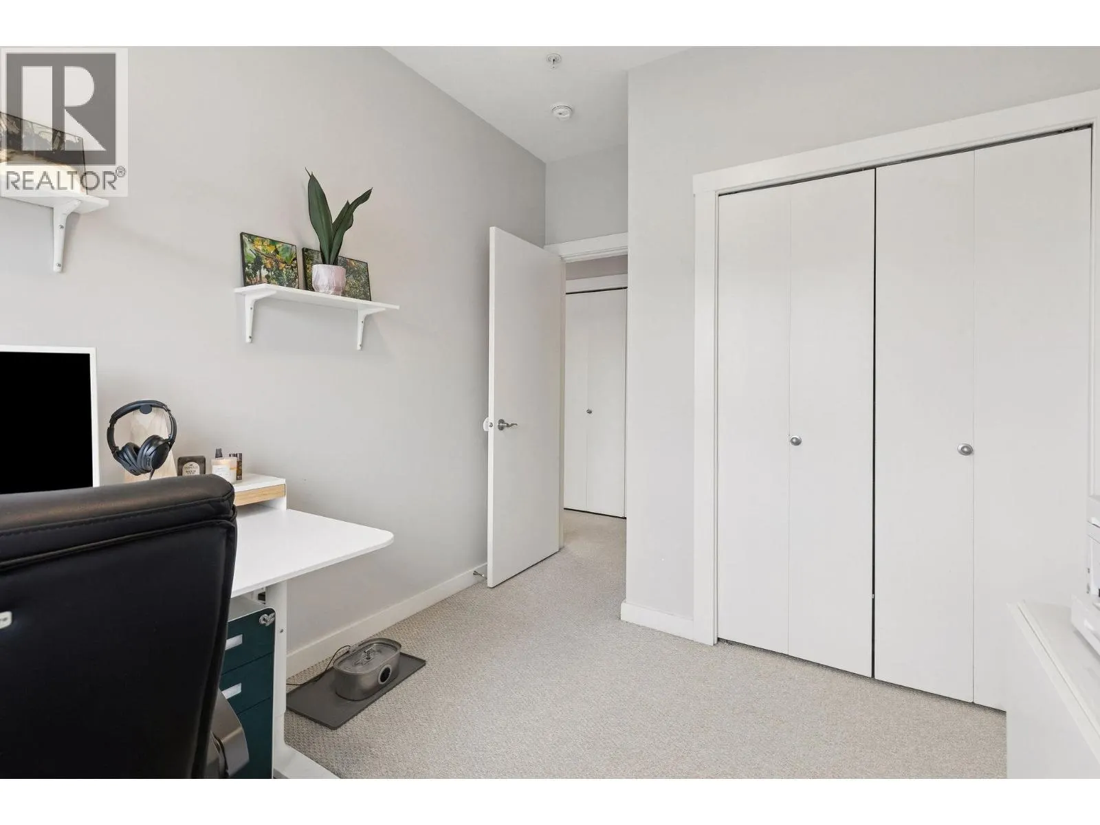 220 6111 LONDON ROAD