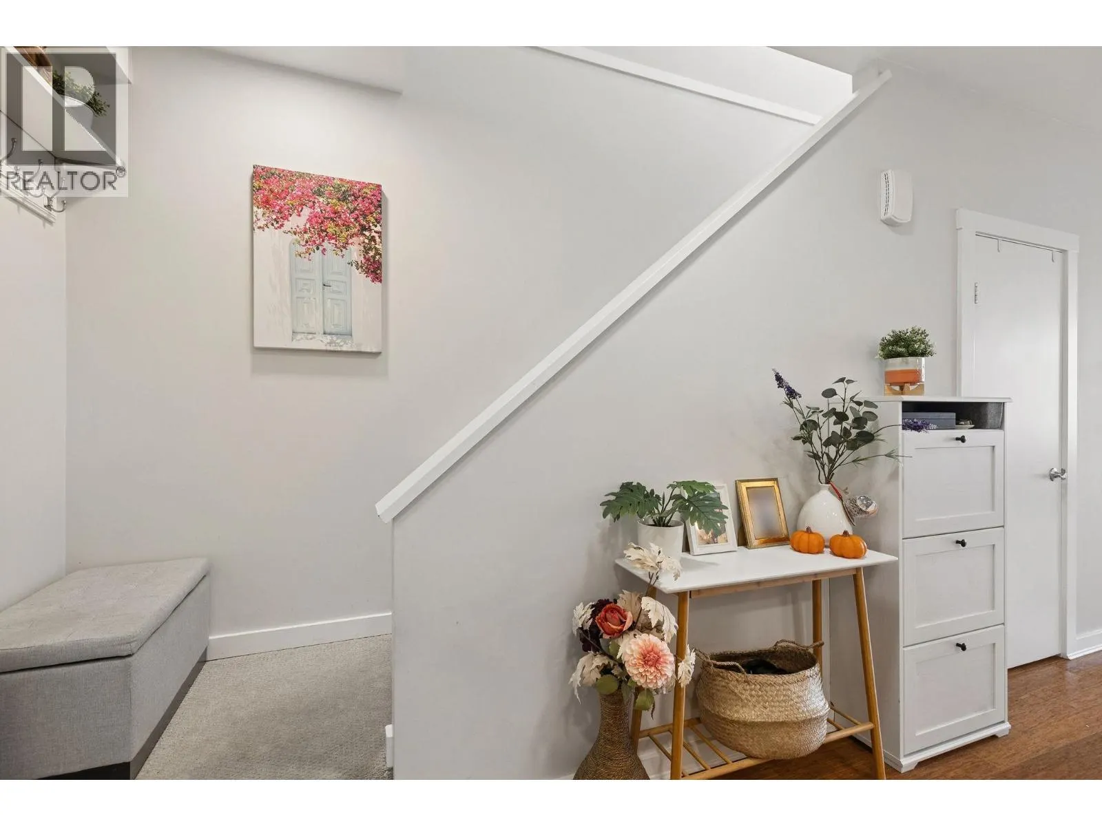 220 6111 LONDON ROAD