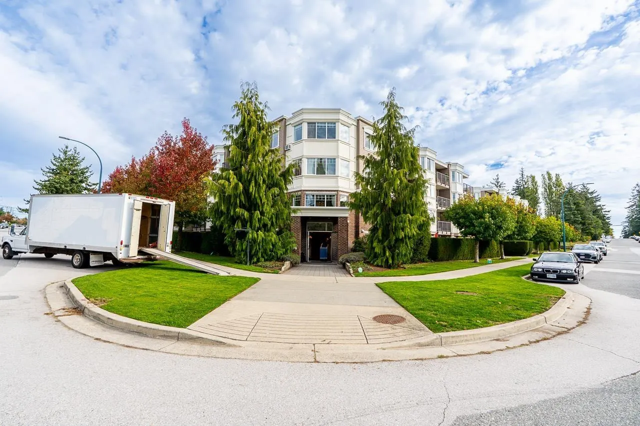 PH4 15357 ROPER AVENUE