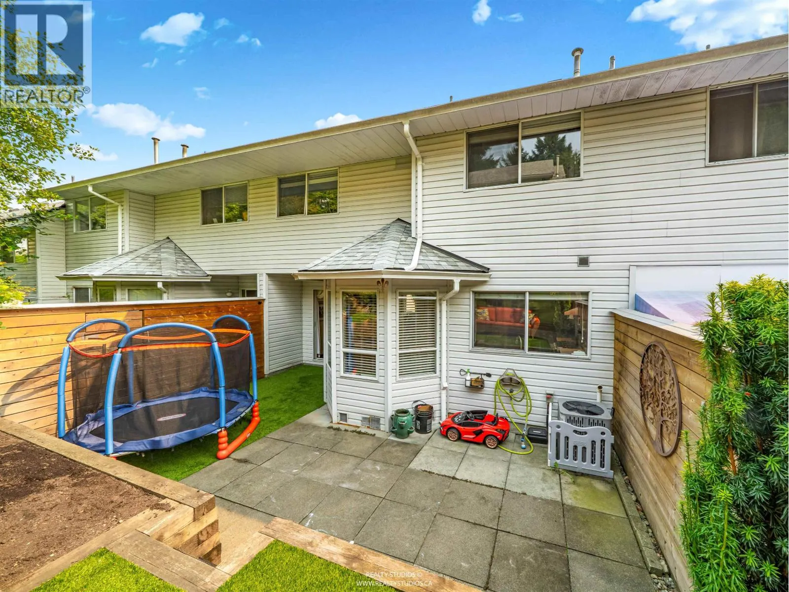 405 1176 FALCON DRIVE