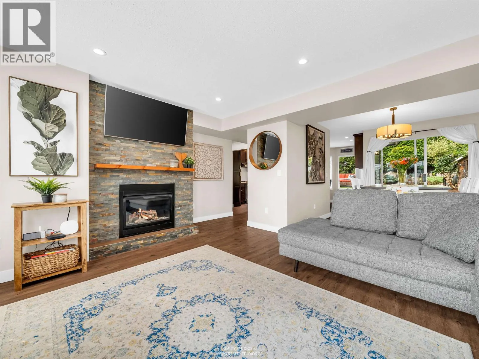 405 1176 FALCON DRIVE