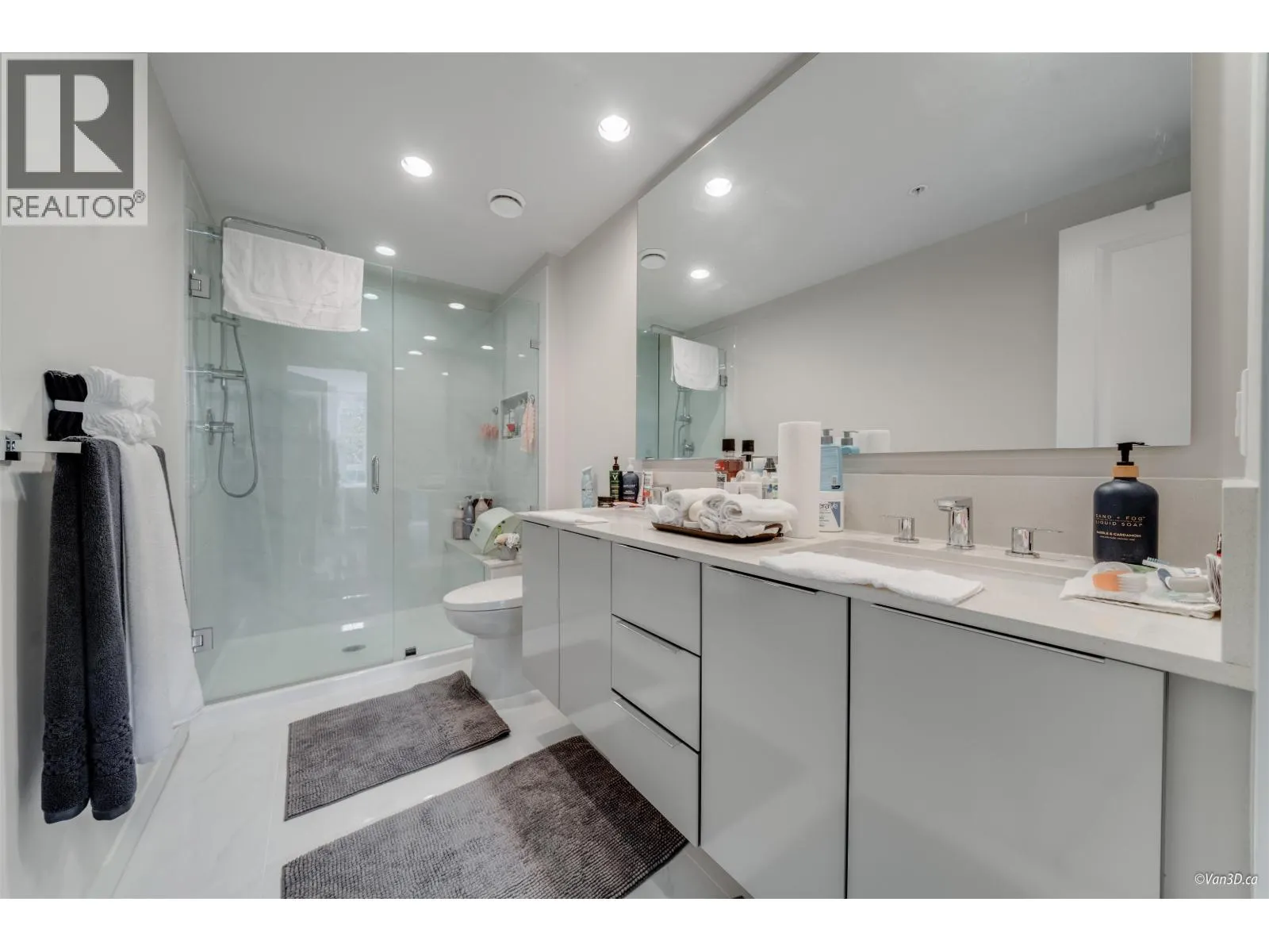 304 3100 WINDSOR GATE