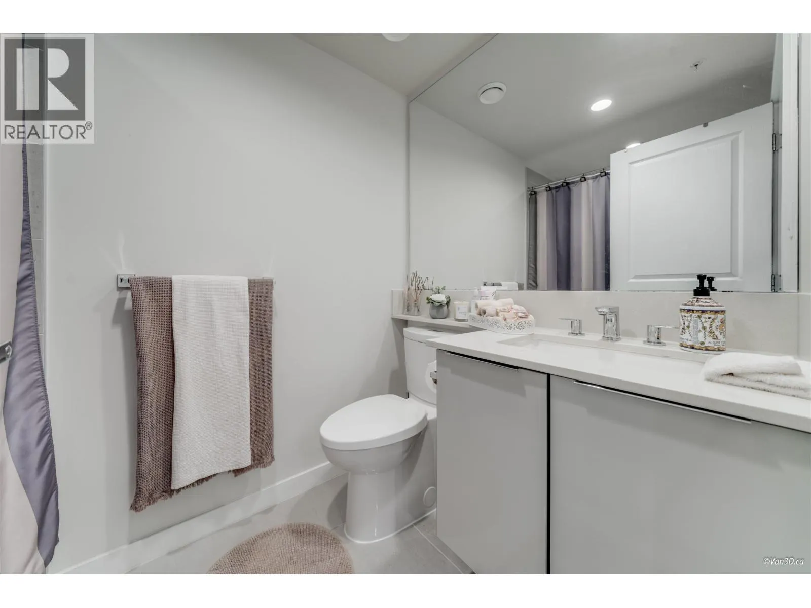304 3100 WINDSOR GATE