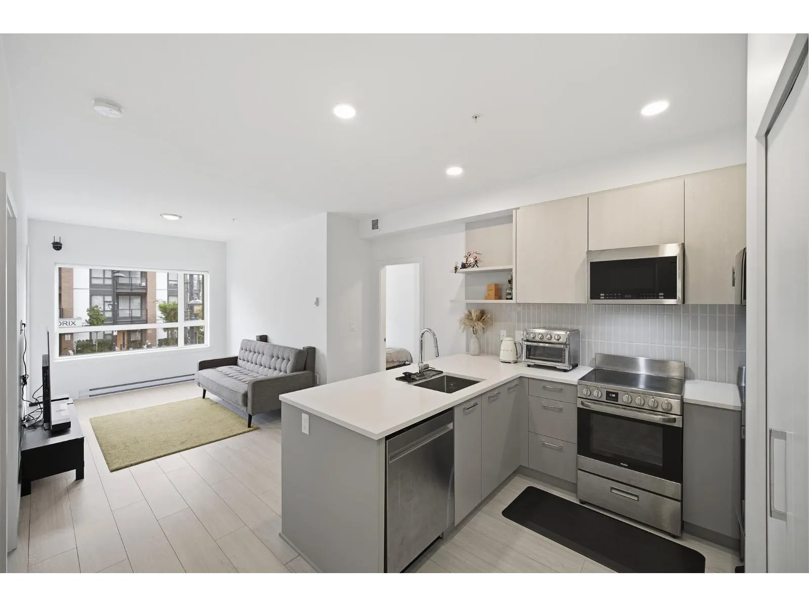 225 10777 138 STREET