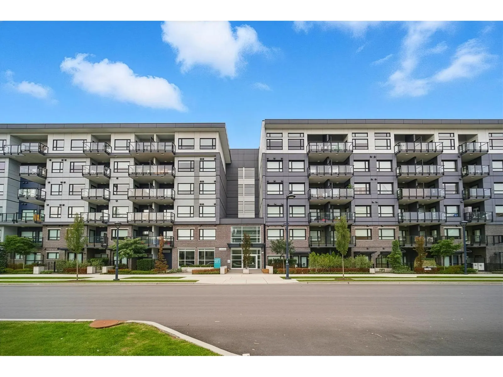 225 10777 138 STREET