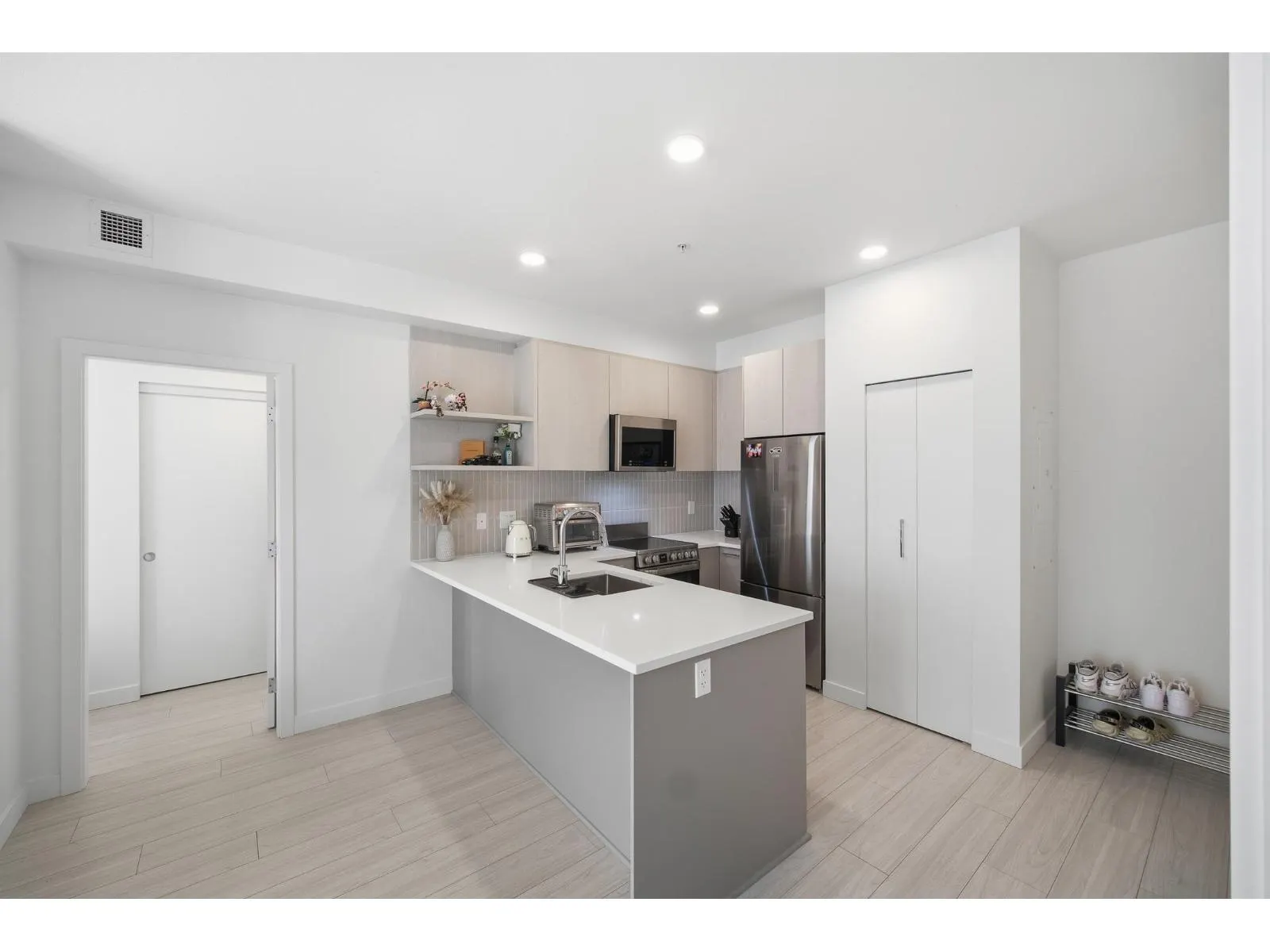 225 10777 138 STREET