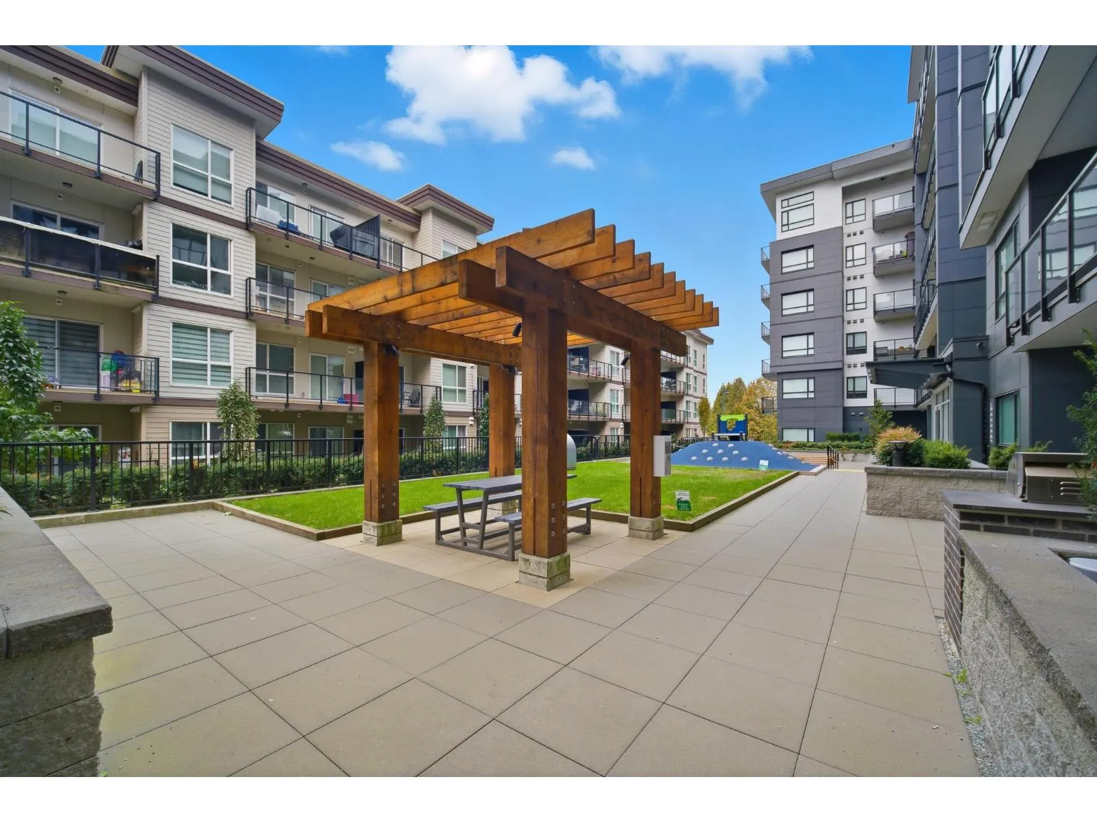 225 10777 138 STREET