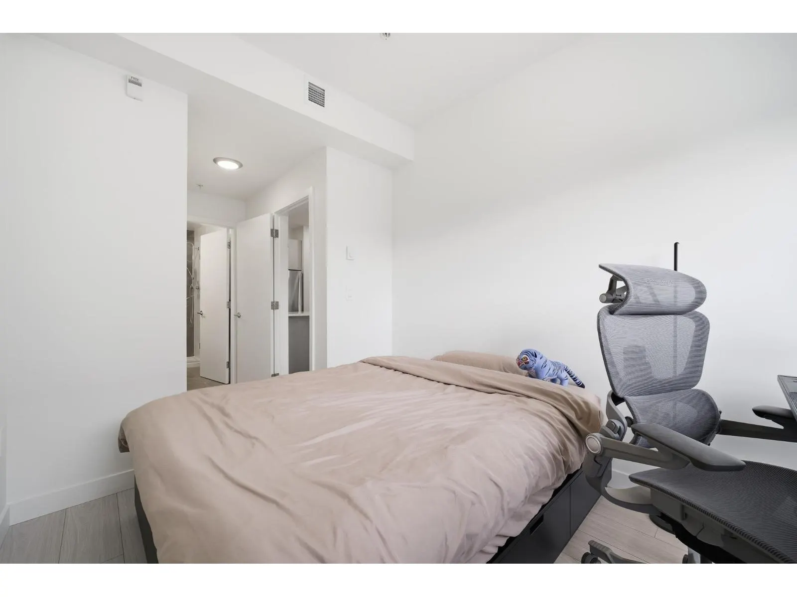 225 10777 138 STREET