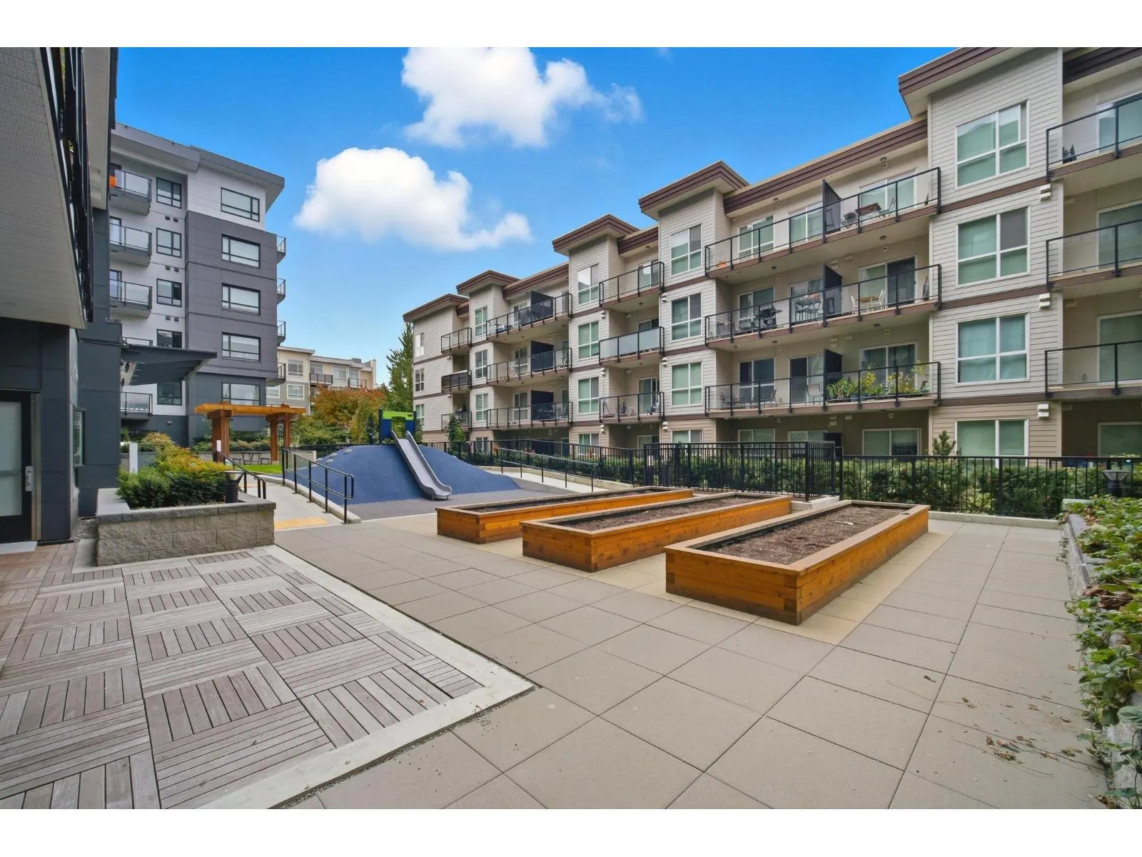 225 10777 138 STREET