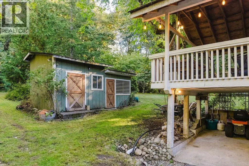 6252 SECHELT INLET ROAD