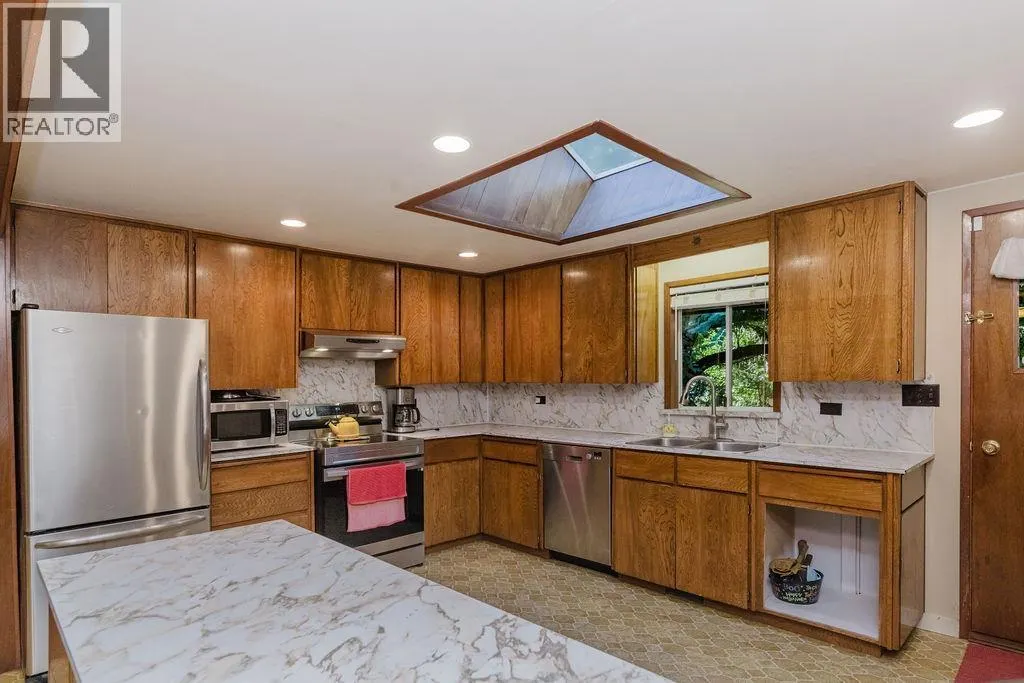 6252 SECHELT INLET ROAD