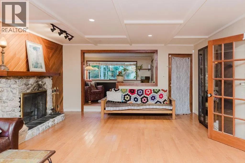 6252 SECHELT INLET ROAD