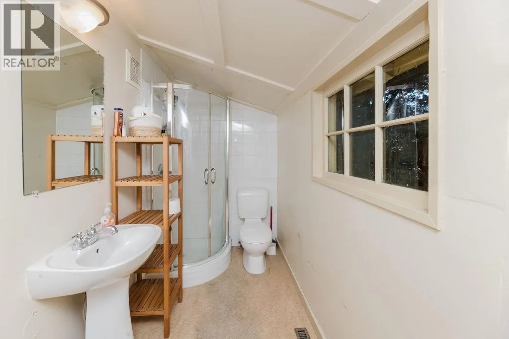 6252 SECHELT INLET ROAD