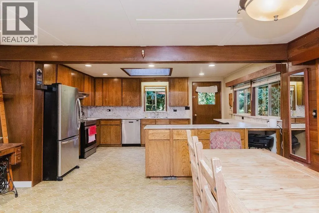 6252 SECHELT INLET ROAD