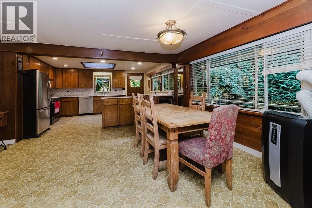 6252 SECHELT INLET ROAD