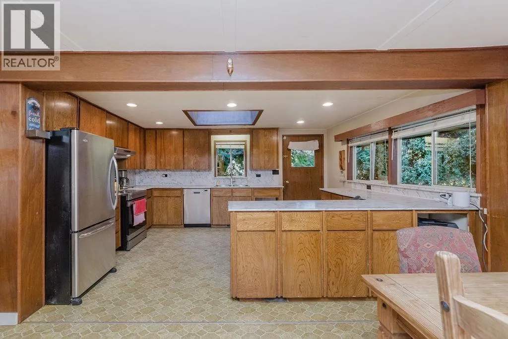 6252 SECHELT INLET ROAD