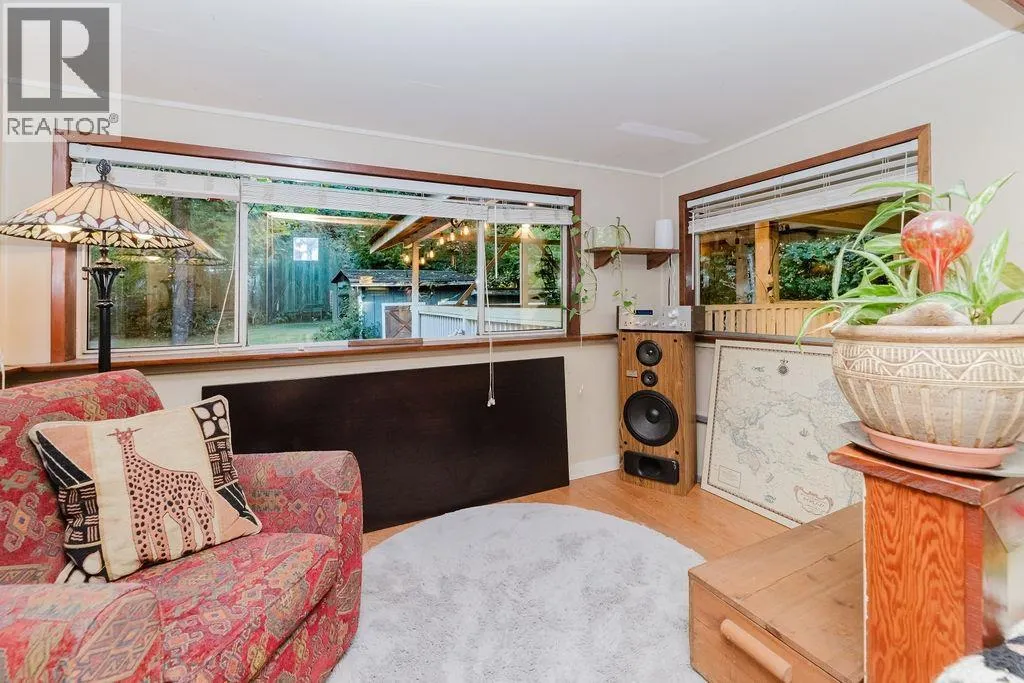 6252 SECHELT INLET ROAD