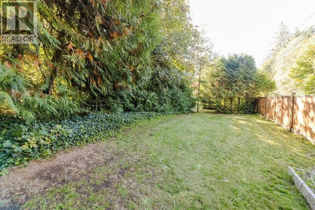 6252 SECHELT INLET ROAD