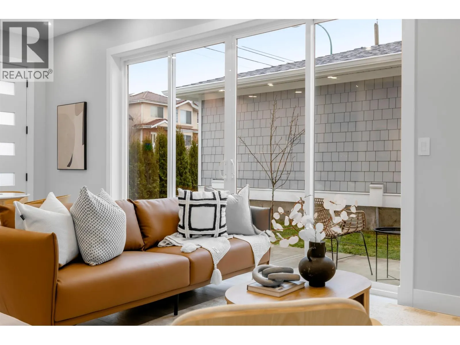 885 E KING EDWARD