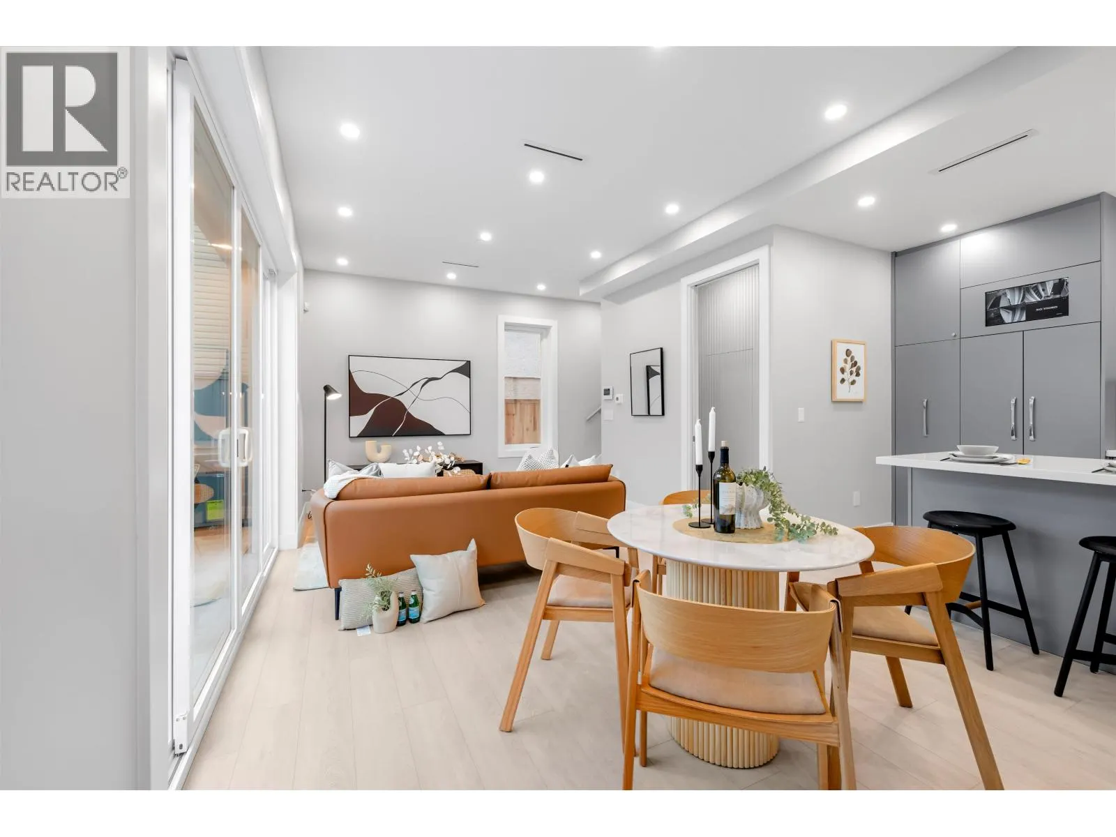 885 E KING EDWARD