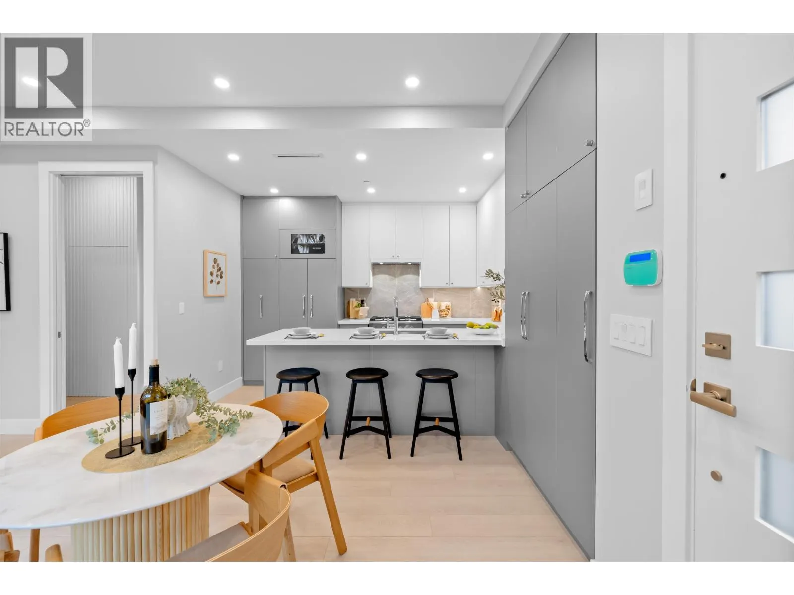 885 E KING EDWARD