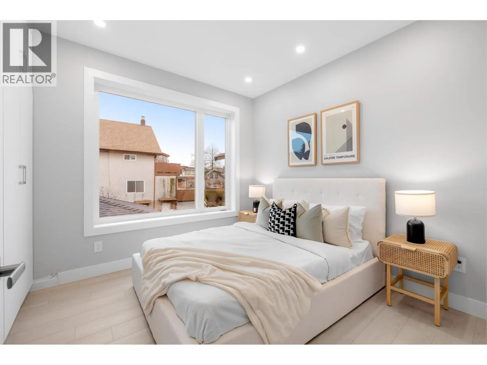 885 E KING EDWARD