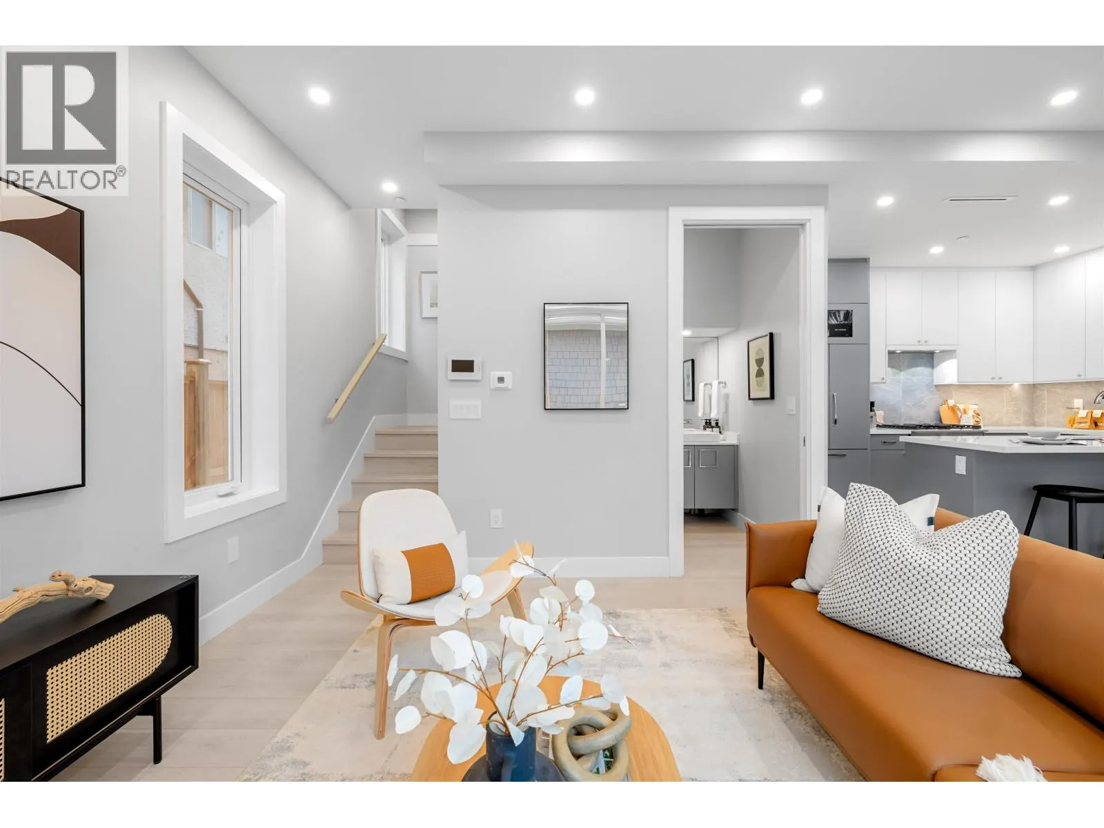 885 E KING EDWARD