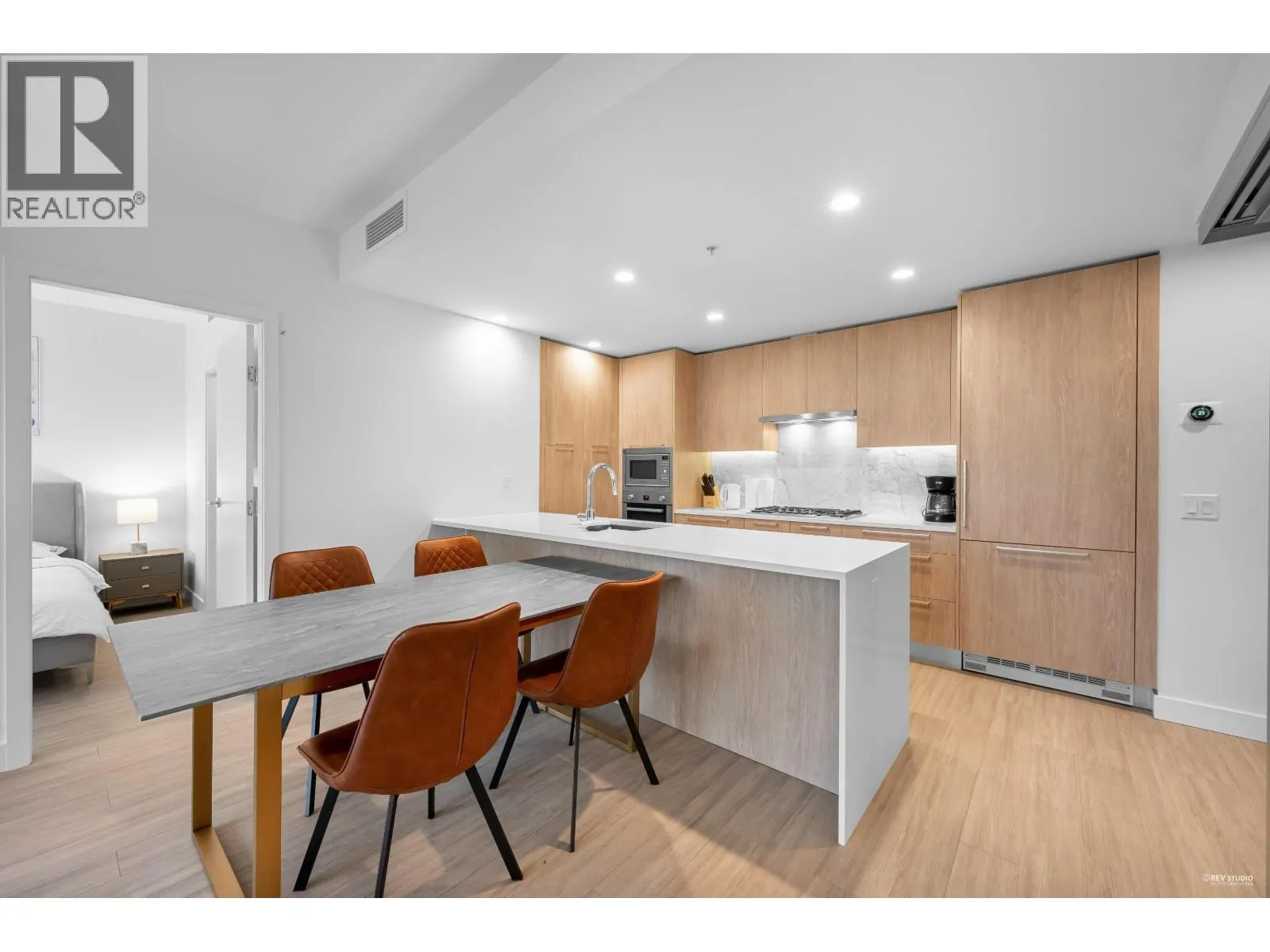 703 6398 SILVER AVENUE