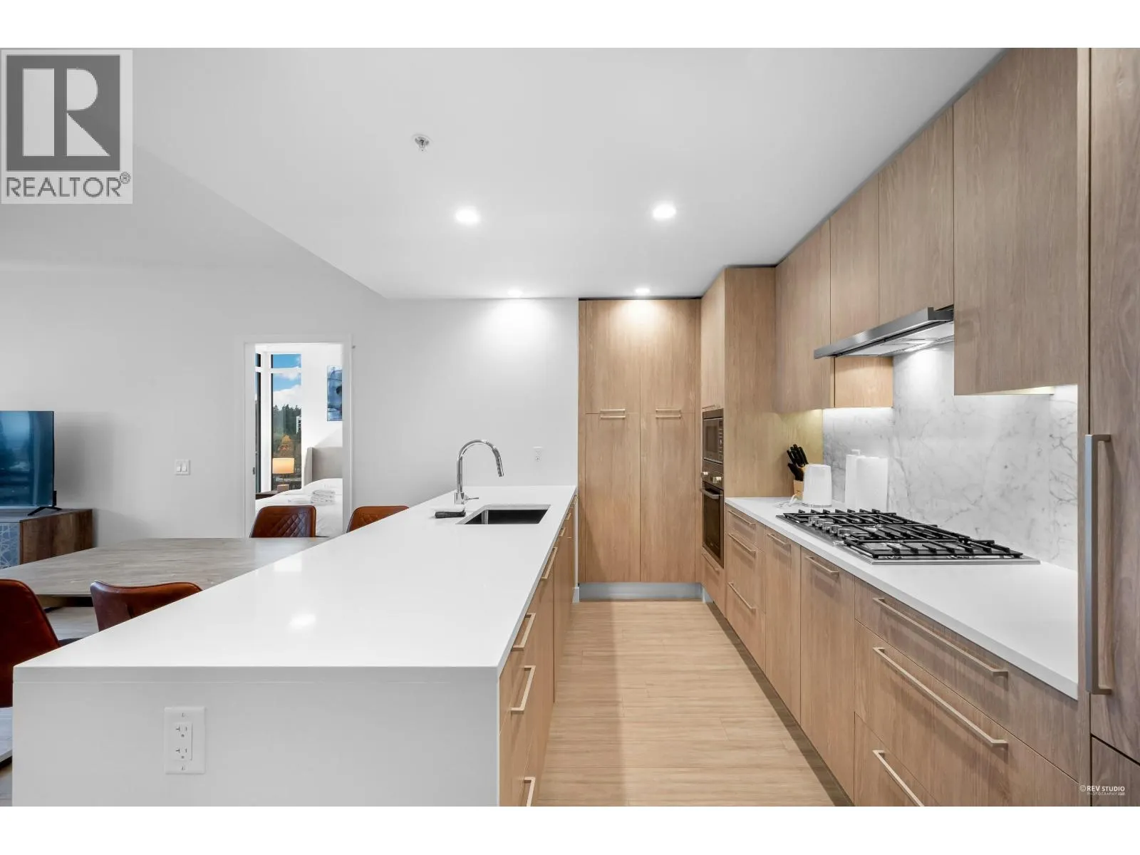 703 6398 SILVER AVENUE