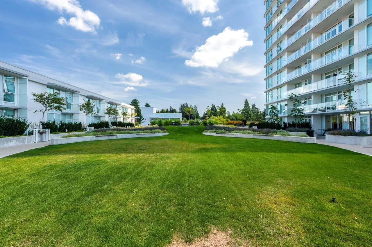 912 13685 102 AVENUE