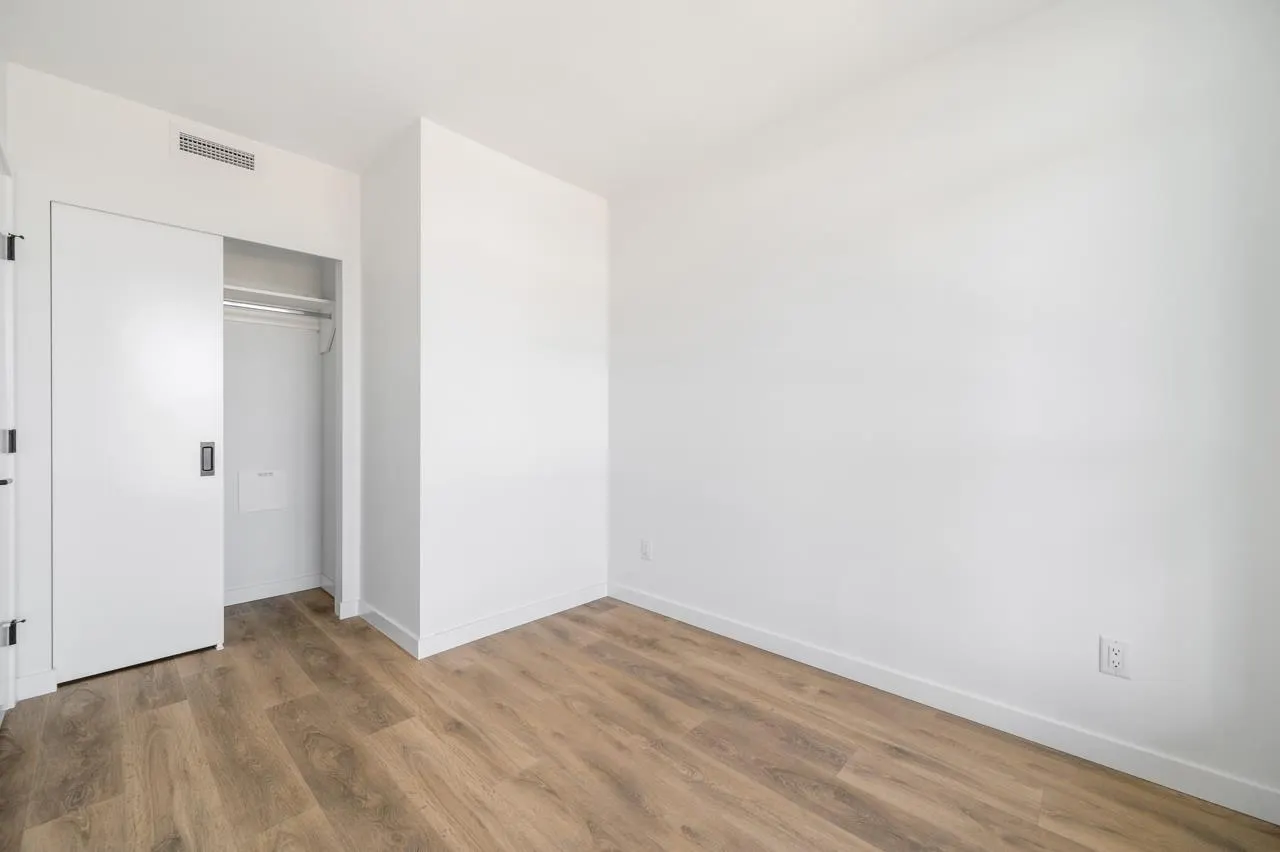 912 13685 102 AVENUE