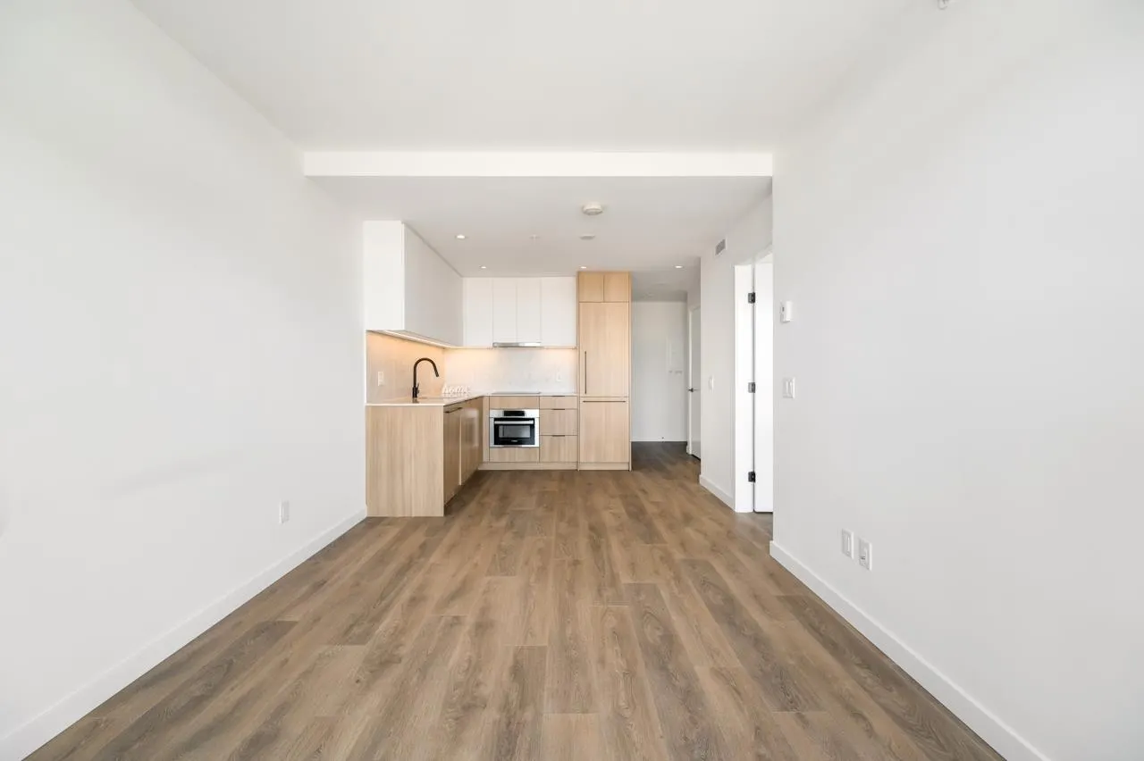 912 13685 102 AVENUE