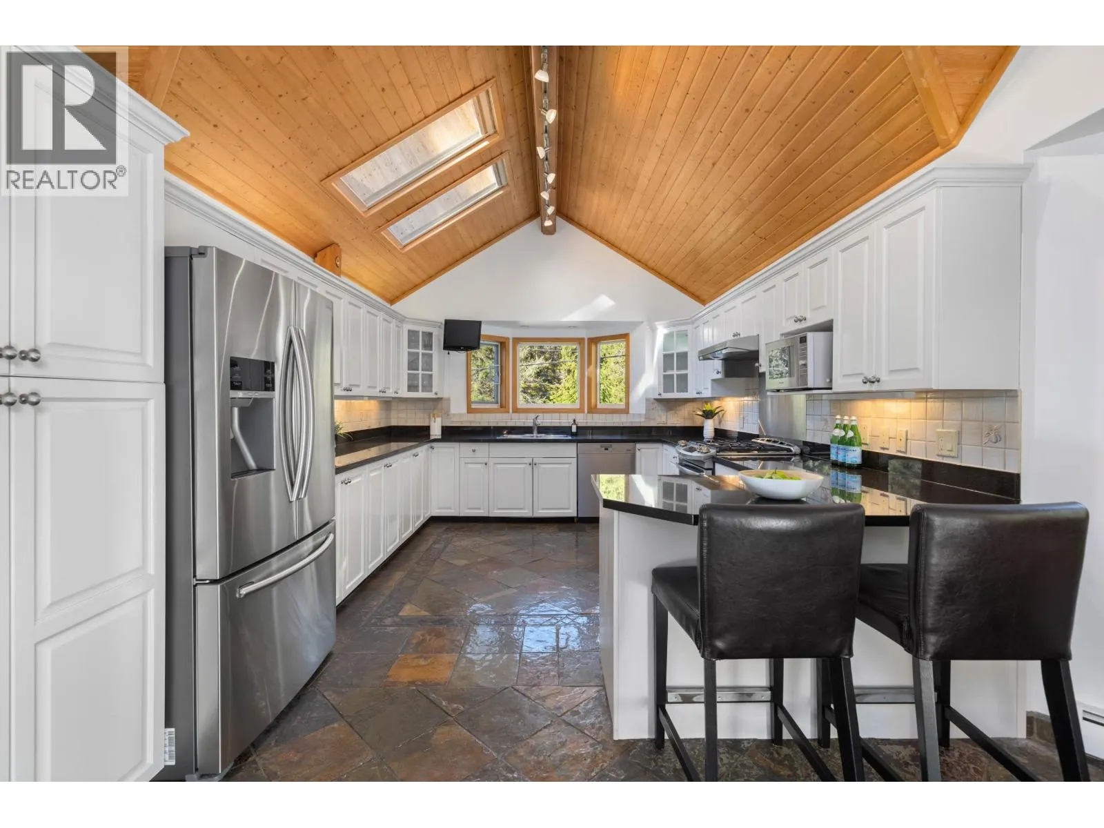 9548 EMERALD DRIVE