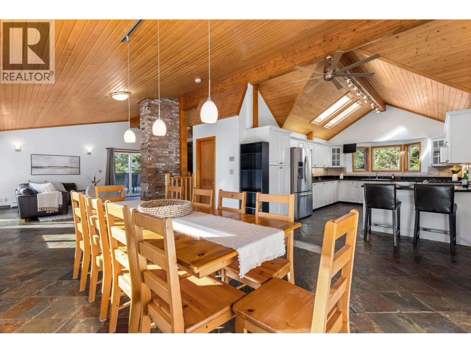 9548 EMERALD DRIVE