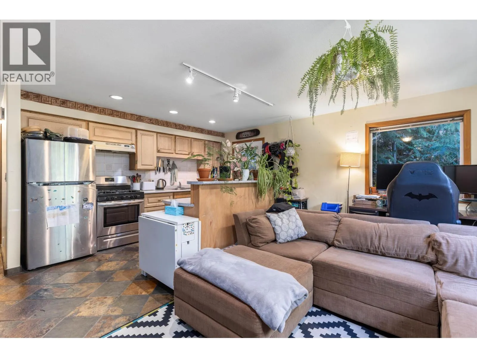 9548 EMERALD DRIVE