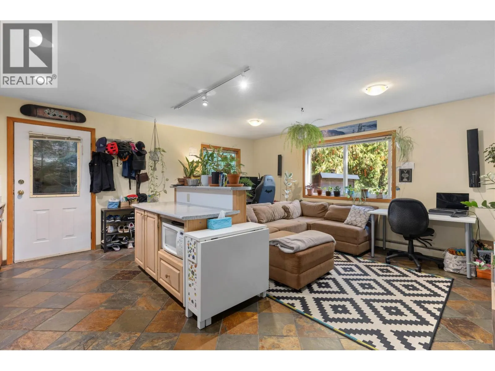 9548 EMERALD DRIVE