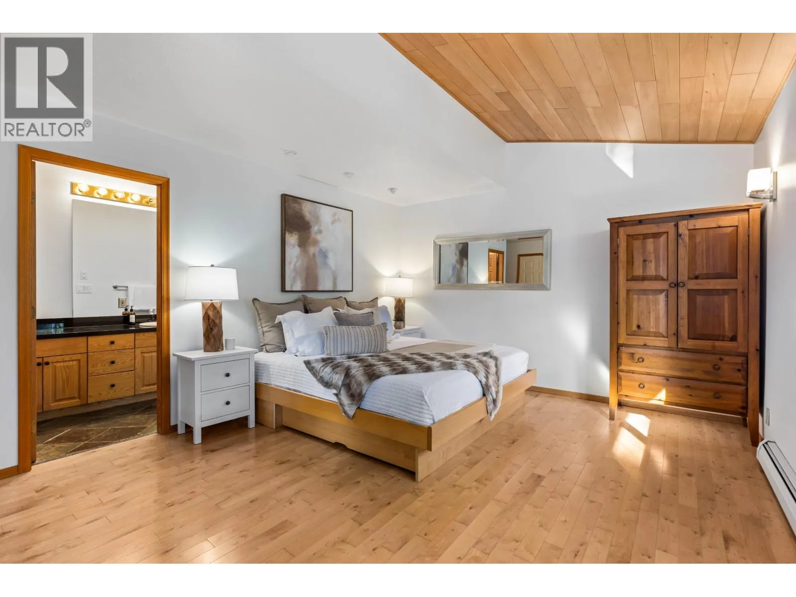 9548 EMERALD DRIVE