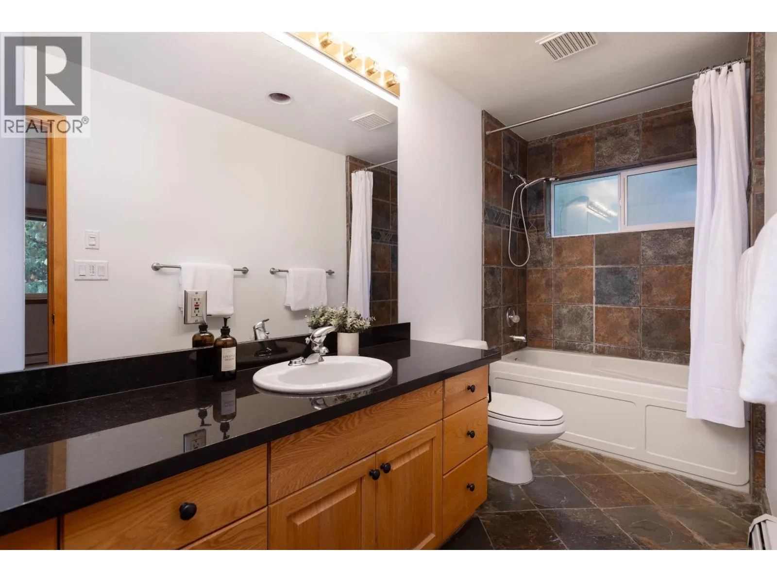 9548 EMERALD DRIVE
