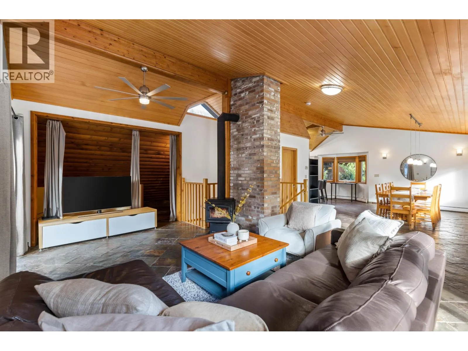 9548 EMERALD DRIVE